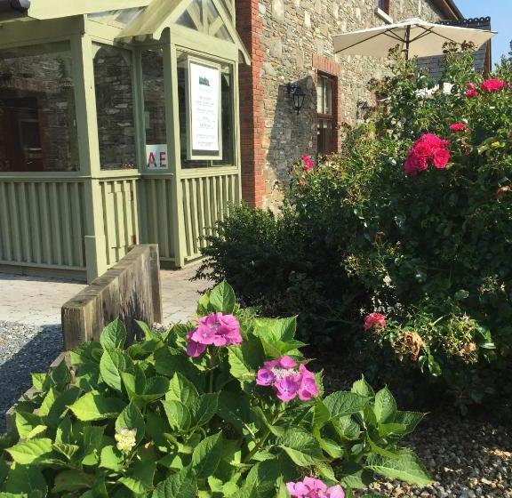 بنسيون Riverbank, Country Pub And Guesthouse