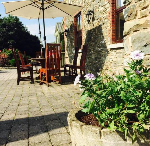 بنسيون Riverbank, Country Pub And Guesthouse