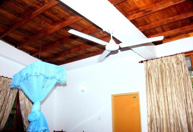 Пансион Seasons Four