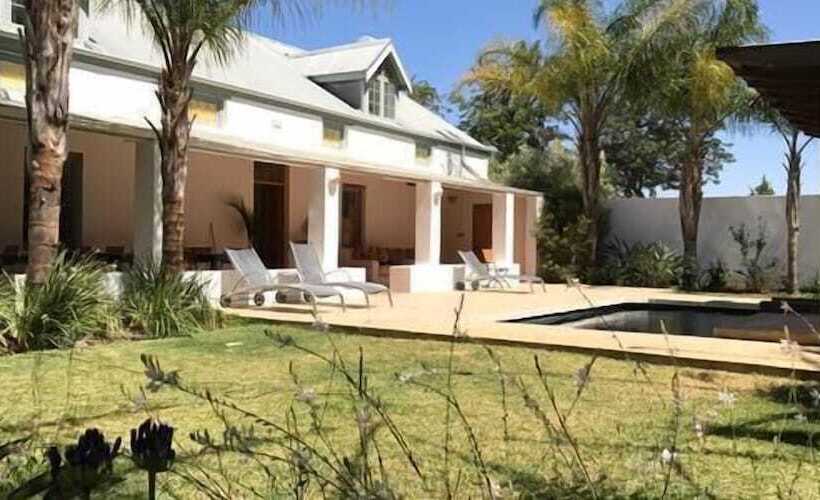 Пансион Shiraz Estate Villa & Studios