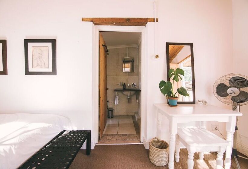 Пансион Shiraz Estate Villa & Studios