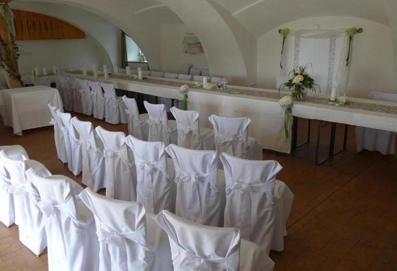 פנסיון Stiftsgasthof Hochburg