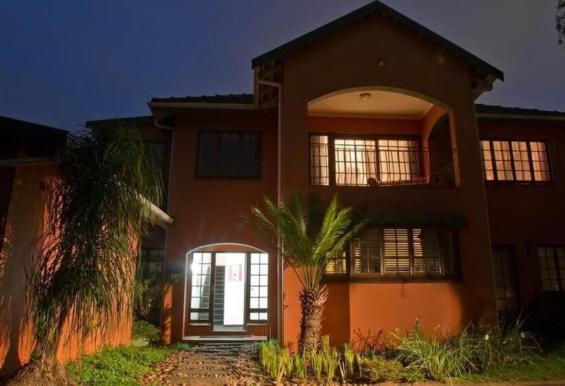 פנסיון Summerhill Guest Estate