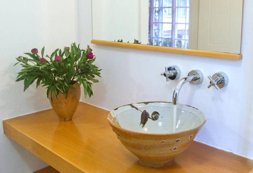 פנסיון Summerhill Guest Estate