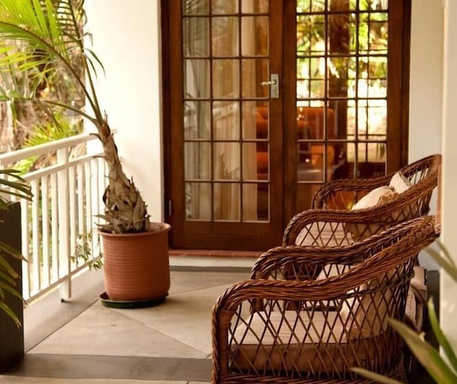 פנסיון Summerhill Guest Estate