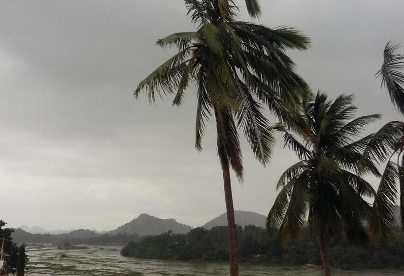 پانسیون Riverside Homestay