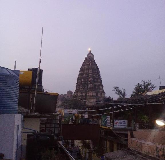 پانسیون Riverside Homestay