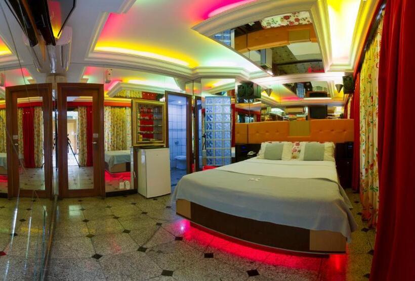 Status Motel   Check In Livre