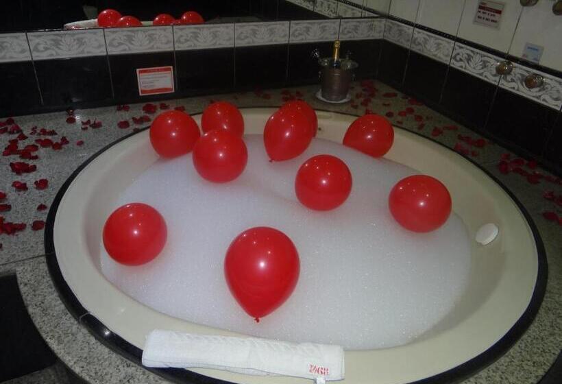 Status Motel   Check In Livre