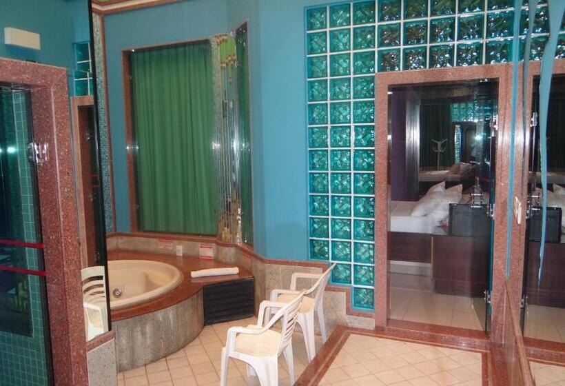 Status Motel   Check In Livre