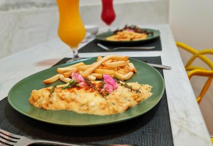 Status Motel   Check In Livre