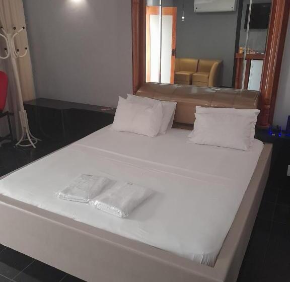 Status Motel   Check In Livre