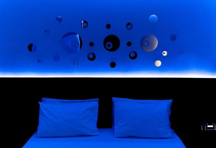 Status Motel   Check In Livre