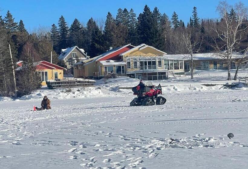 ユースホステル Auberge Et Chalets Sur Le Lac