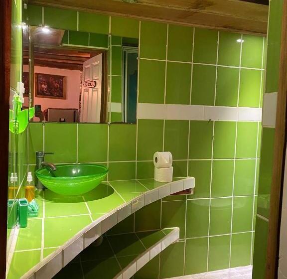 ユースホステル Hostal Cecilia