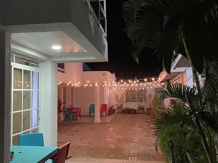 ユースホステル Posada Vasquez Oviedo