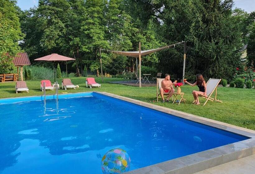 هاستل Slavyanskiy Club