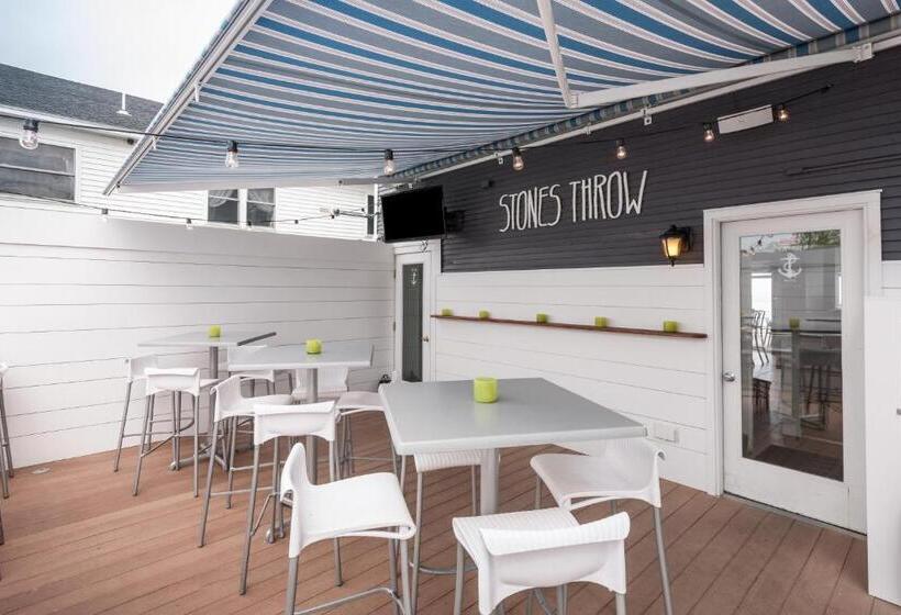 فندق صغير Stones Throw