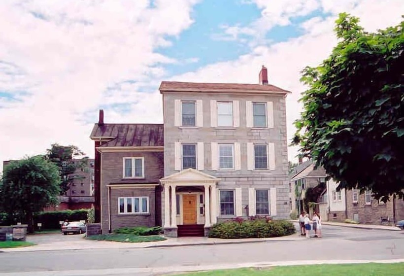 فندق صغير Noble Waterfront Suites