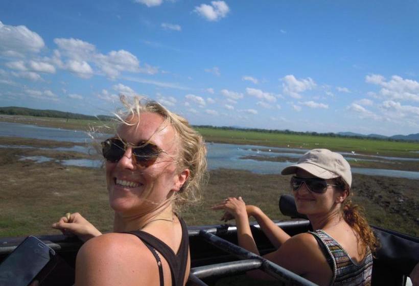 بنسيون Devi Tourist Home