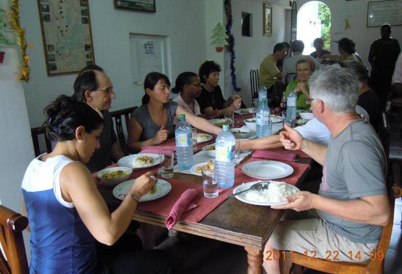 بنسيون Devi Tourist Home