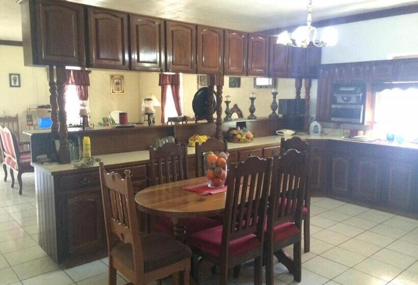 פנסיון Don Santiago Guesthouse Downtown