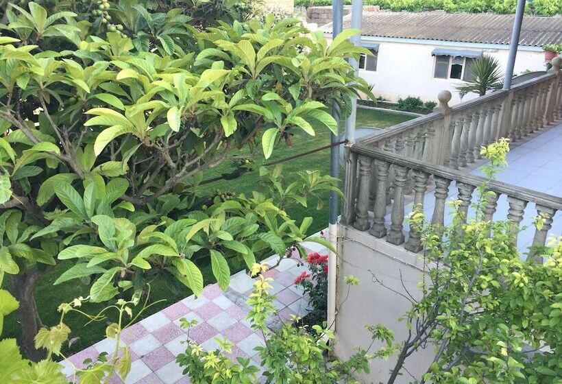 Pensiune Hasanovs Villa