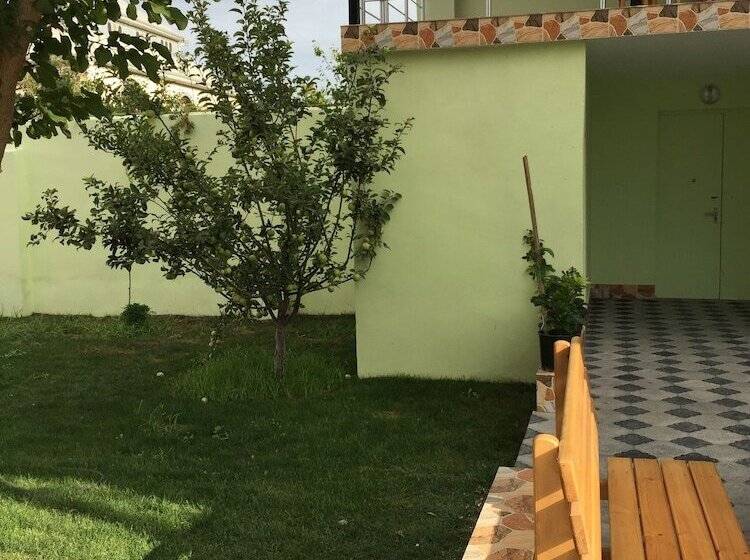 Pensiune Hasanovs Villa