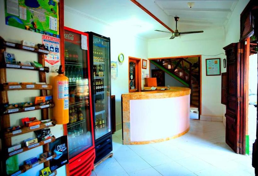 ペンション Hostal Pelikan Taganga