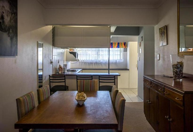 פנסיון Khaya La Manzi Guest Lodge