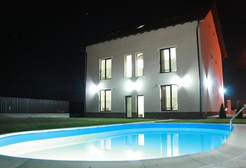 פנסיון Sunrise Villa