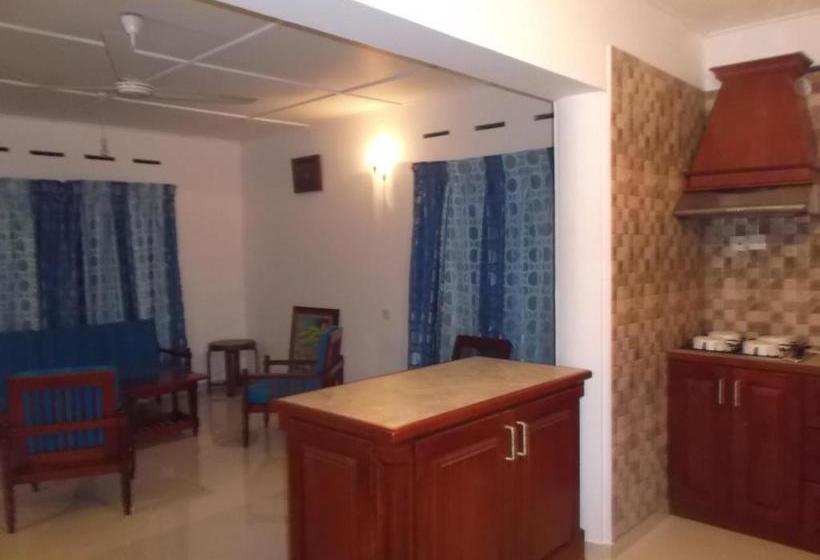 Пансион Villa 49 Hotel Beds  Hikkaduwa