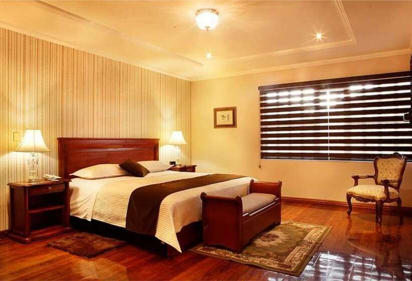 بنسيون Villa Emilia Hostal