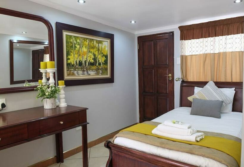 膳宿费 Waterkloof Guest House