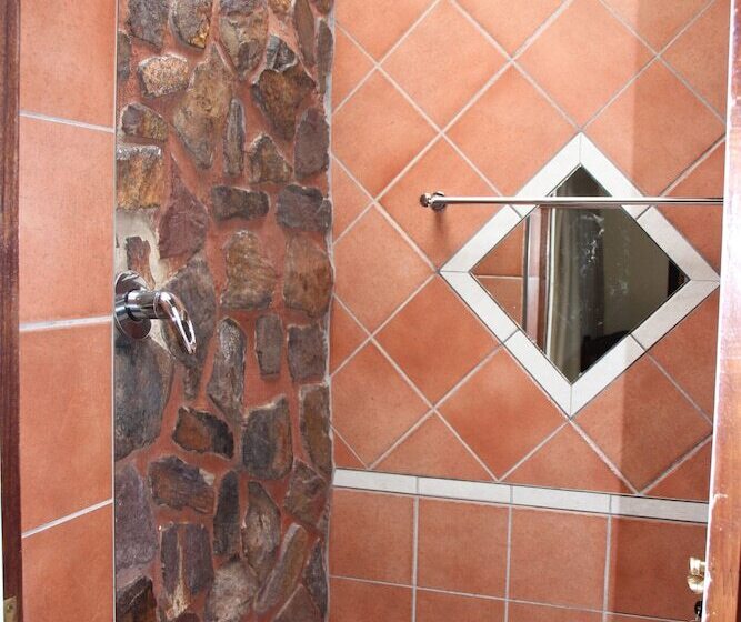 膳宿费 Waterkloof Guest House