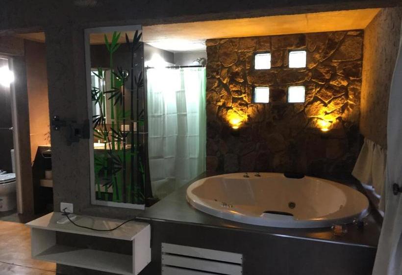 Pueblo Santo, Cabañas & Suites