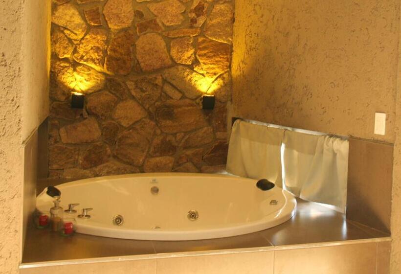 Pueblo Santo, Cabañas & Suites