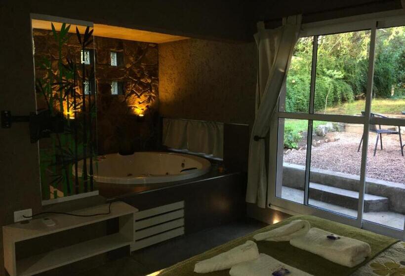 Pueblo Santo, Cabañas & Suites