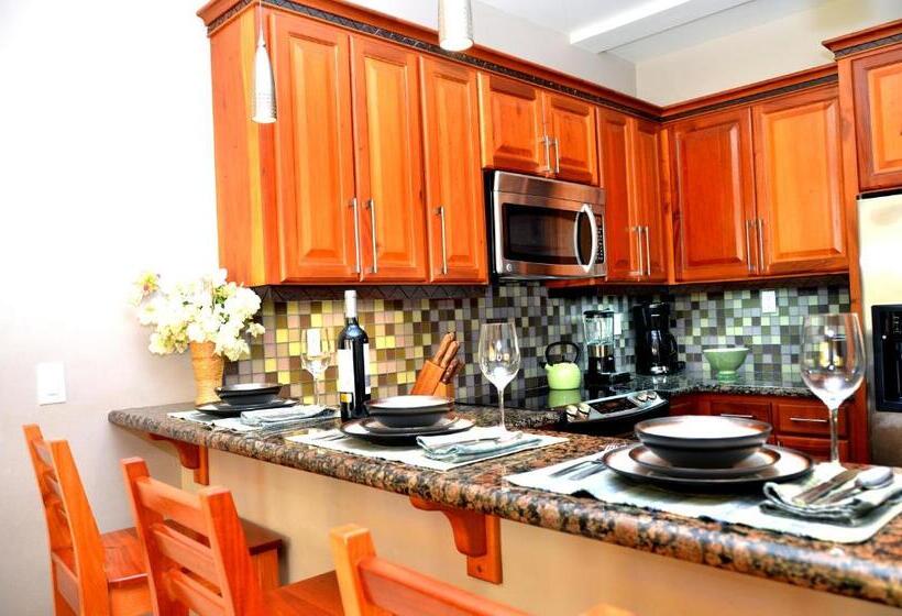 אתר נופש The Villas At Cocoplum