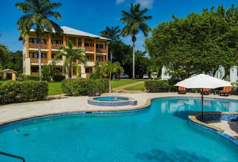 استراحتگاه The Villas At Cocoplum