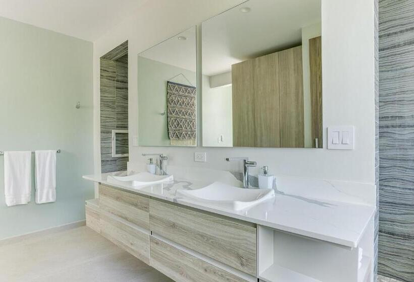 استراحتگاه The Villas At Cocoplum