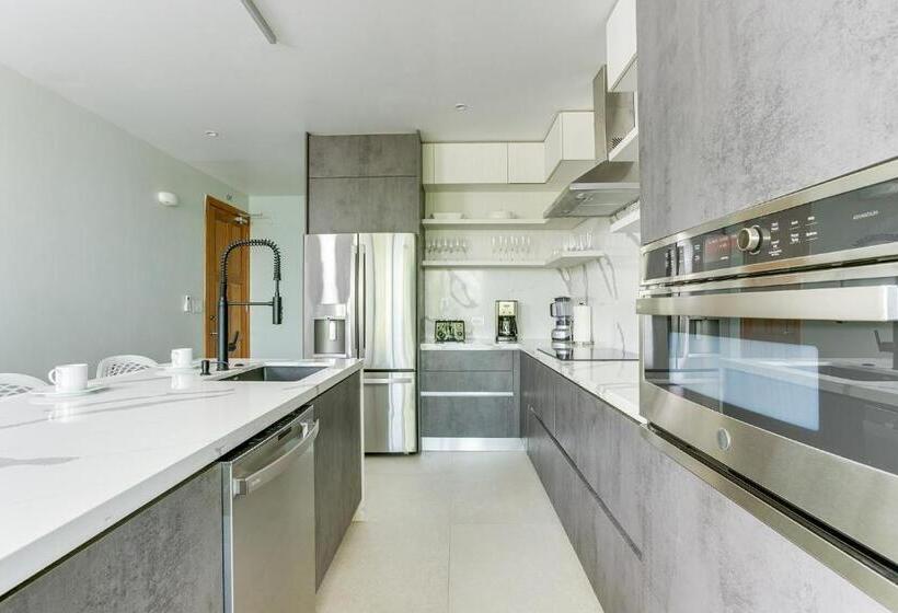 استراحتگاه The Villas At Cocoplum