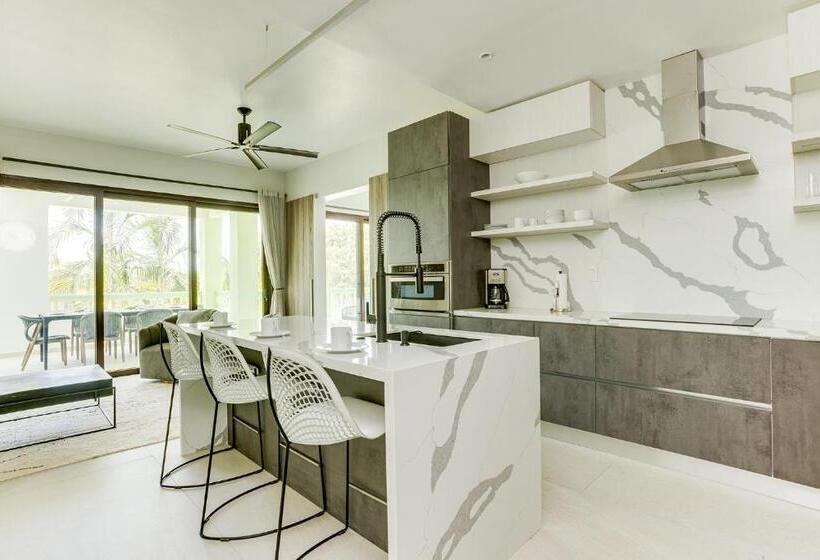 استراحتگاه The Villas At Cocoplum