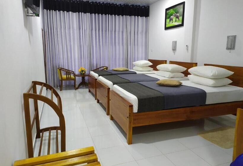 Acme Grand Hotel Habarana