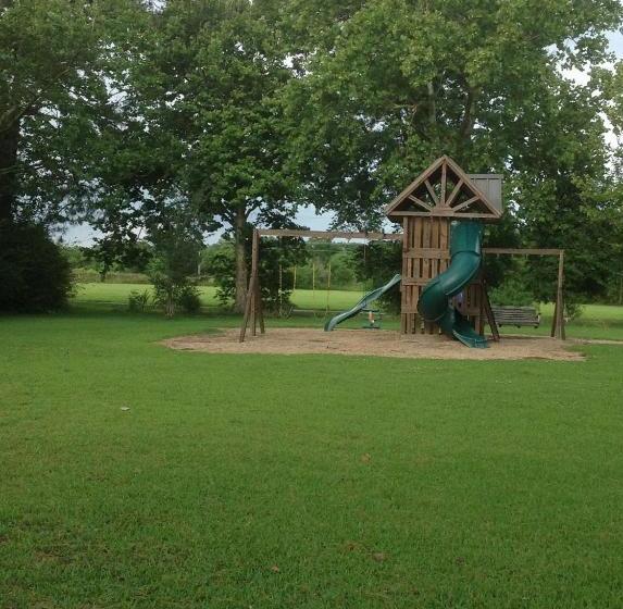 فندق صغير L'acadie Inn & Rv Park