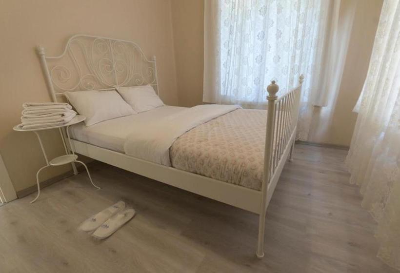 Büyükada Apart Hotel   Karadağ Apart