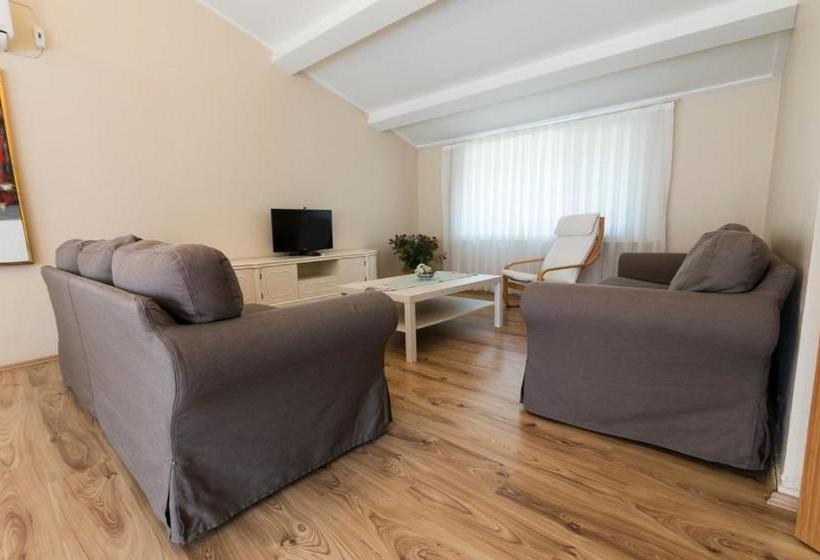 Büyükada Apart Hotel   Karadağ Apart