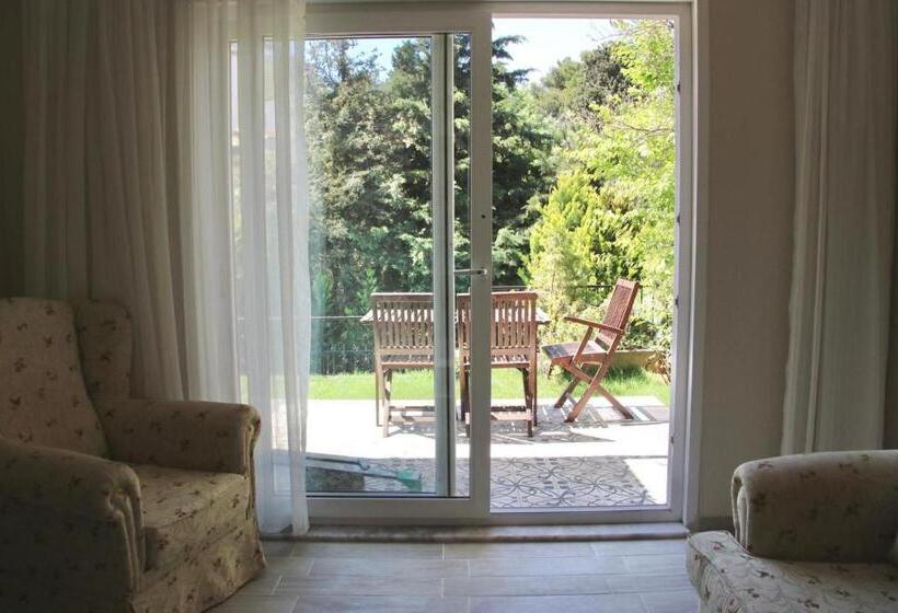 Büyükada Apart Hotel   Karadağ Apart