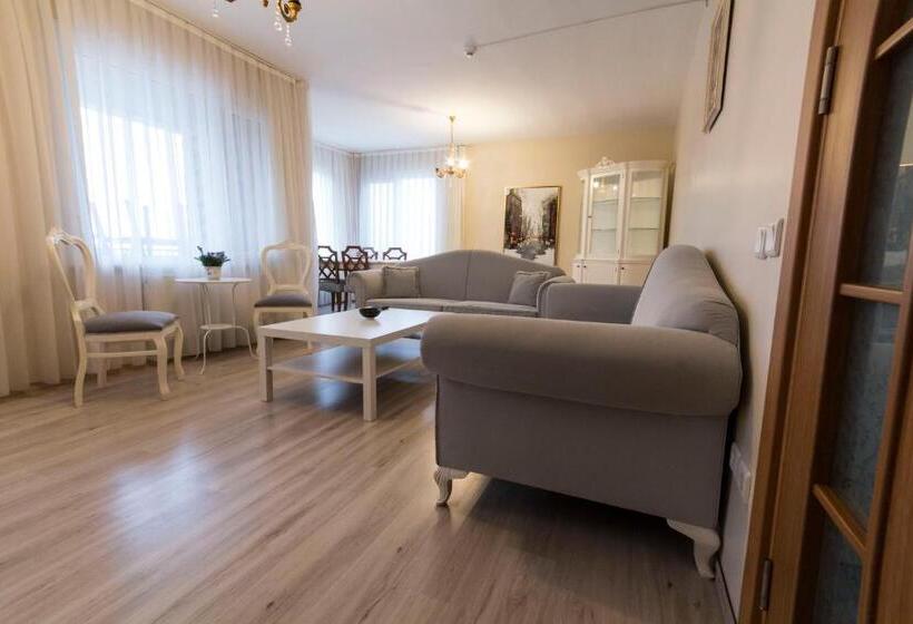 Büyükada Apart Hotel   Karadağ Apart