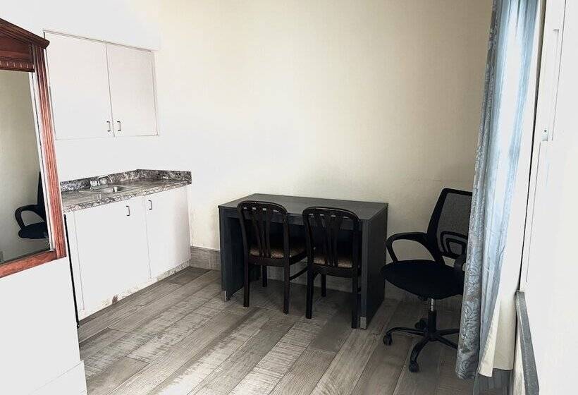 فندق على الطريق Budget Inn   Ft Myers